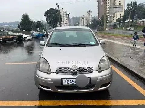 Toyota Vitz 2003 Silver
