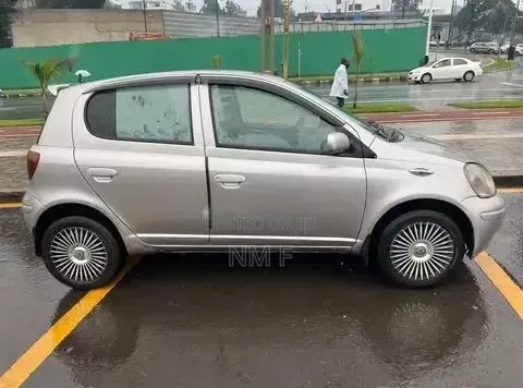 Toyota Vitz 2003 Silver