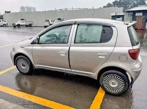 Toyota Vitz 2003 Silver