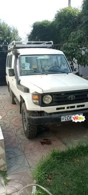 Toyota Land Cruiser 2006 White