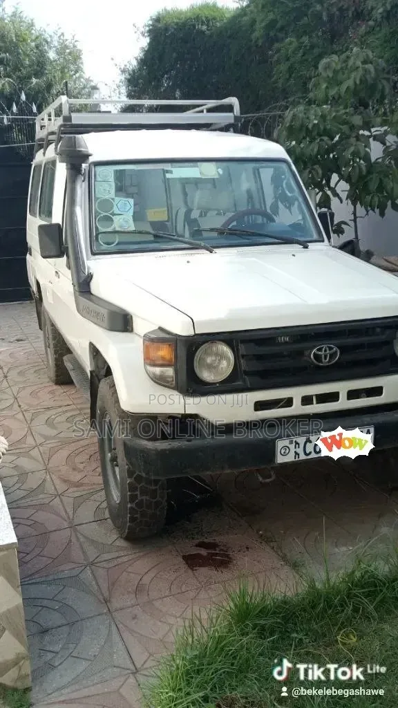 Toyota Land Cruiser 2006 White