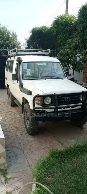Toyota Land Cruiser 2006 White