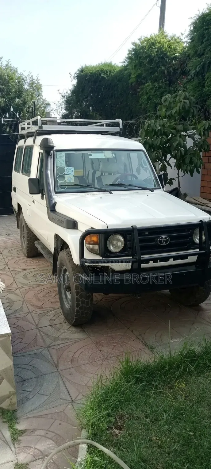 Toyota Land Cruiser 2006 White
