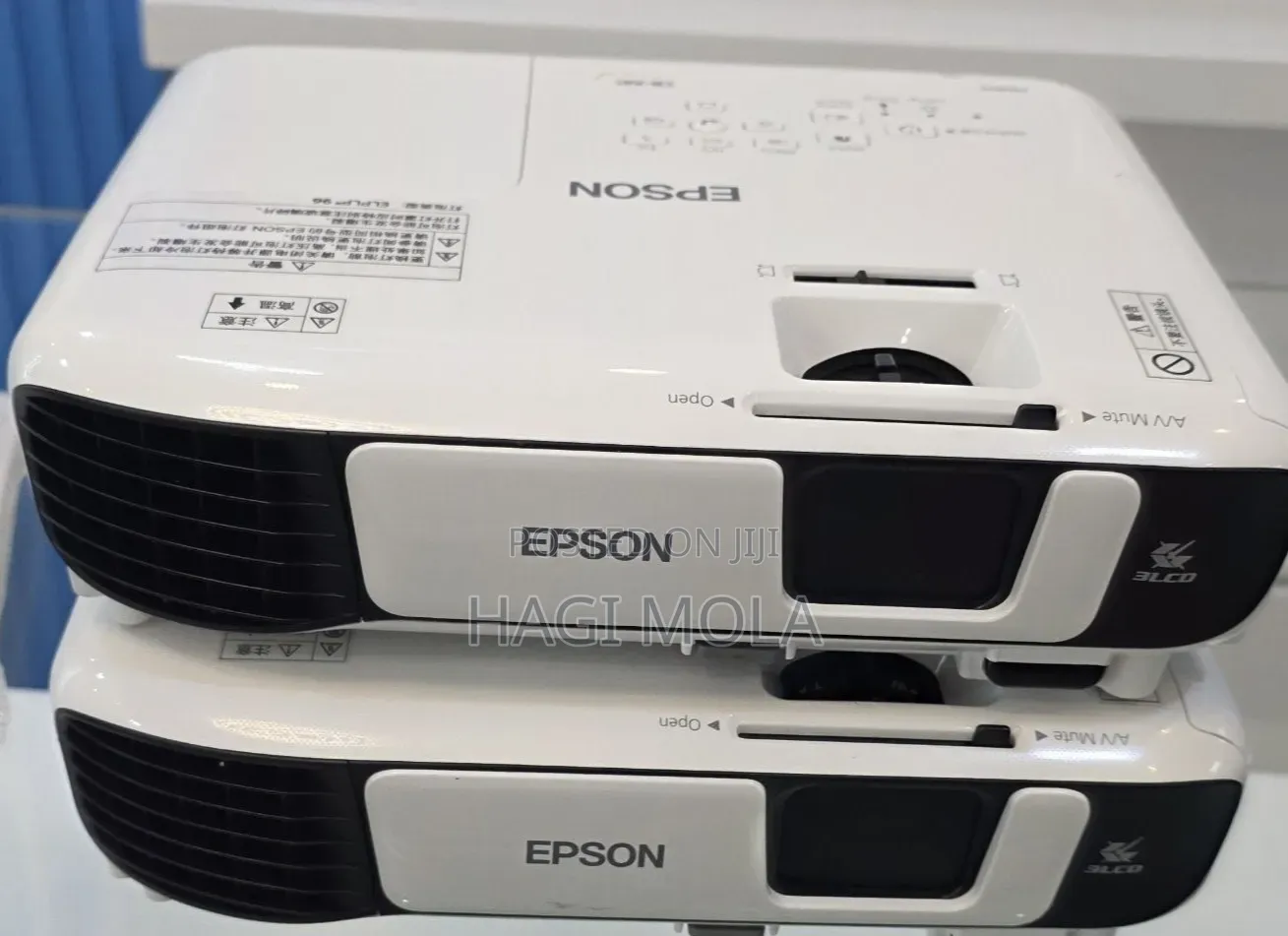 Epson CB-X41 Projector Specifications
• Brightness: 3,600 Lu