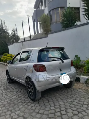 Toyota Vitz 2003 Silver