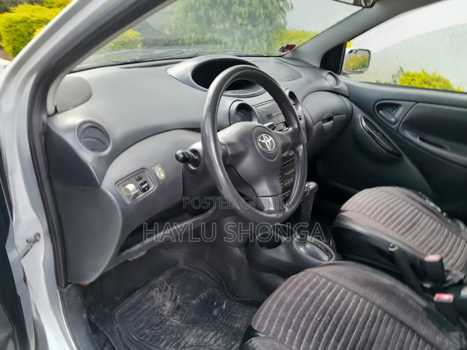 Toyota Vitz 2003 Silver