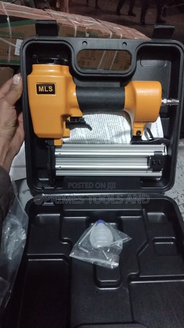Ail & Staple Gun — Professional Pneumatic Tool