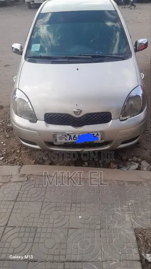 Toyota Vitz 1.0 FWD 5dr 2004 Gray