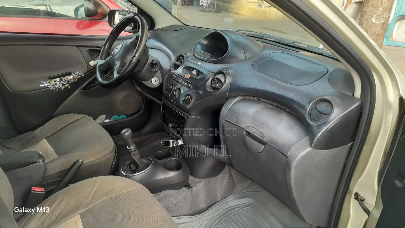 Toyota Vitz 1.0 FWD 5dr 2004 Gray