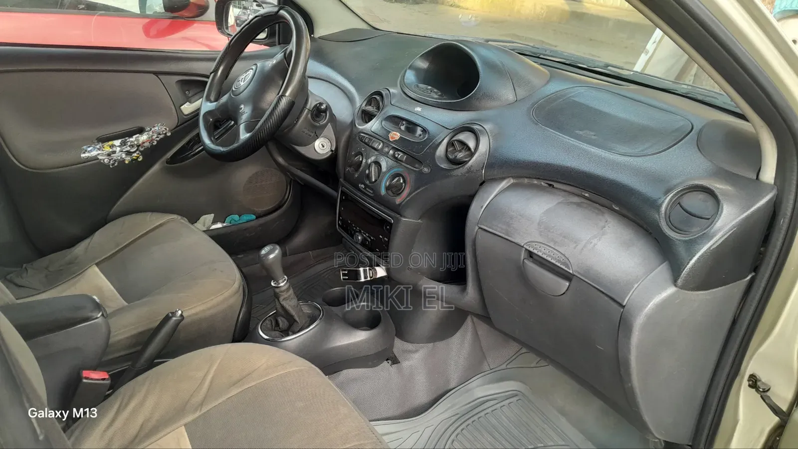 Toyota Vitz 1.0 FWD 5dr 2004 Gray
