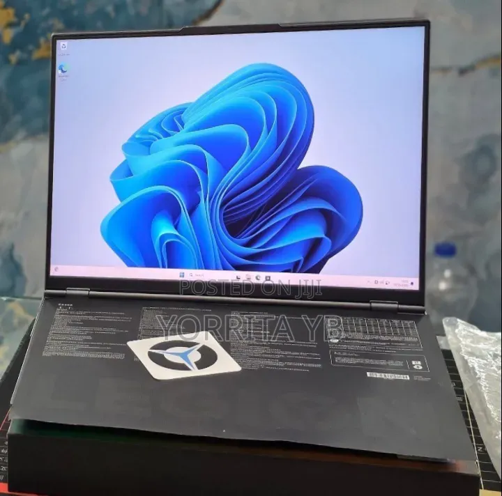 New Laptop Lenovo Legion 9 32GB AMD Ryzen 9 SSD 1T