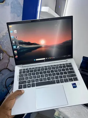 New Laptop HP EliteBook 840 G10 16GB Intel Core i7 SSD 512GB