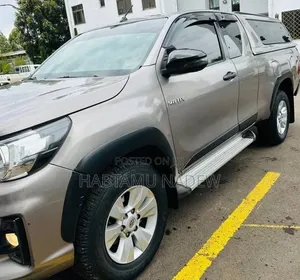 Toyota Hilux 2020 Silver