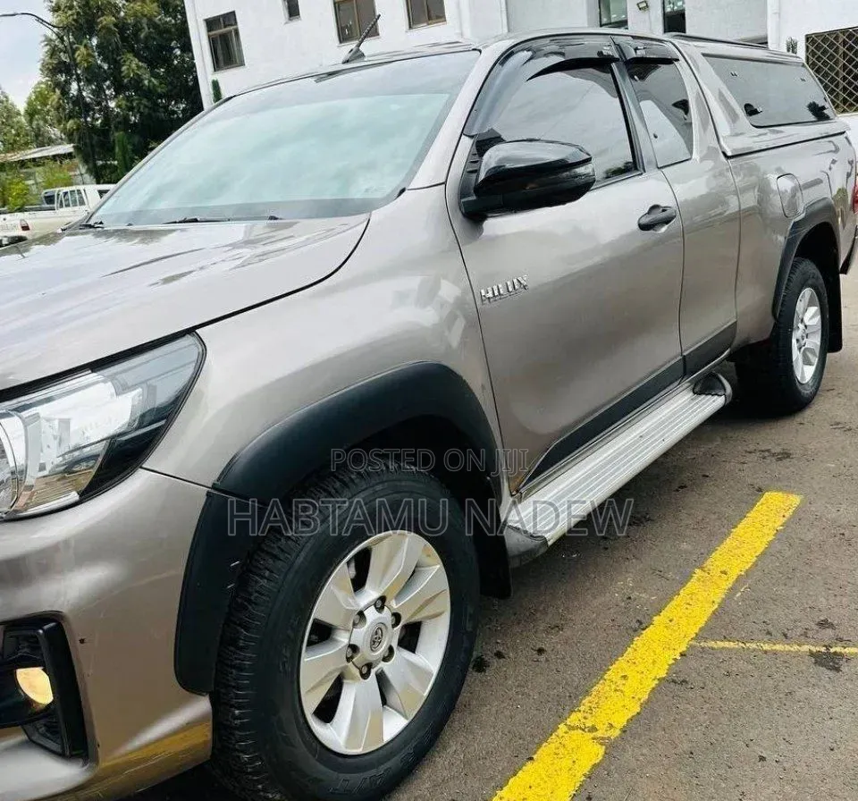 Toyota Hilux 2020 Silver