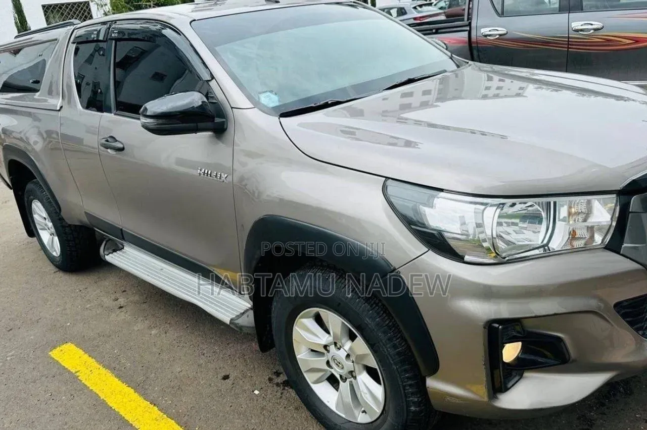 Toyota Hilux 2020 Silver