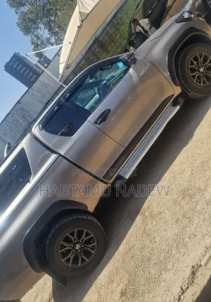 Toyota Hilux 2020 Silver