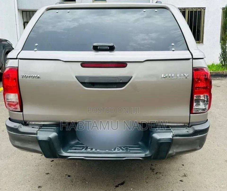 Toyota Hilux 2020 Silver
