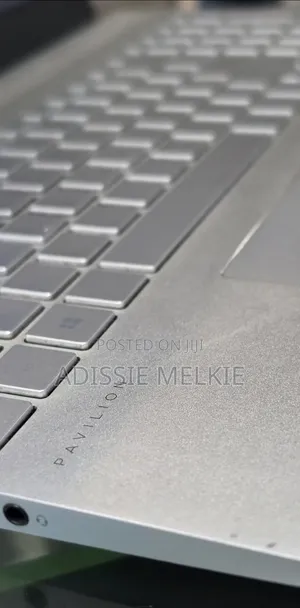 New Laptop HP Pavilion 15 8GB Intel Core i5 SSD 256GB