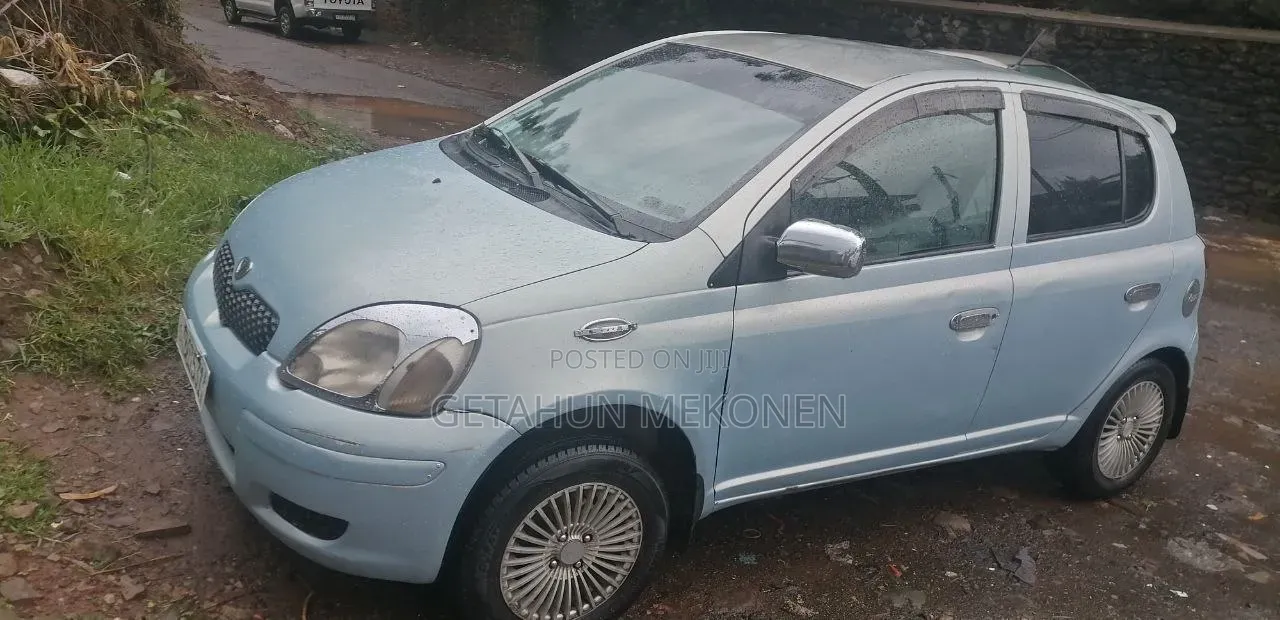 Toyota Vitz 2004 Blue