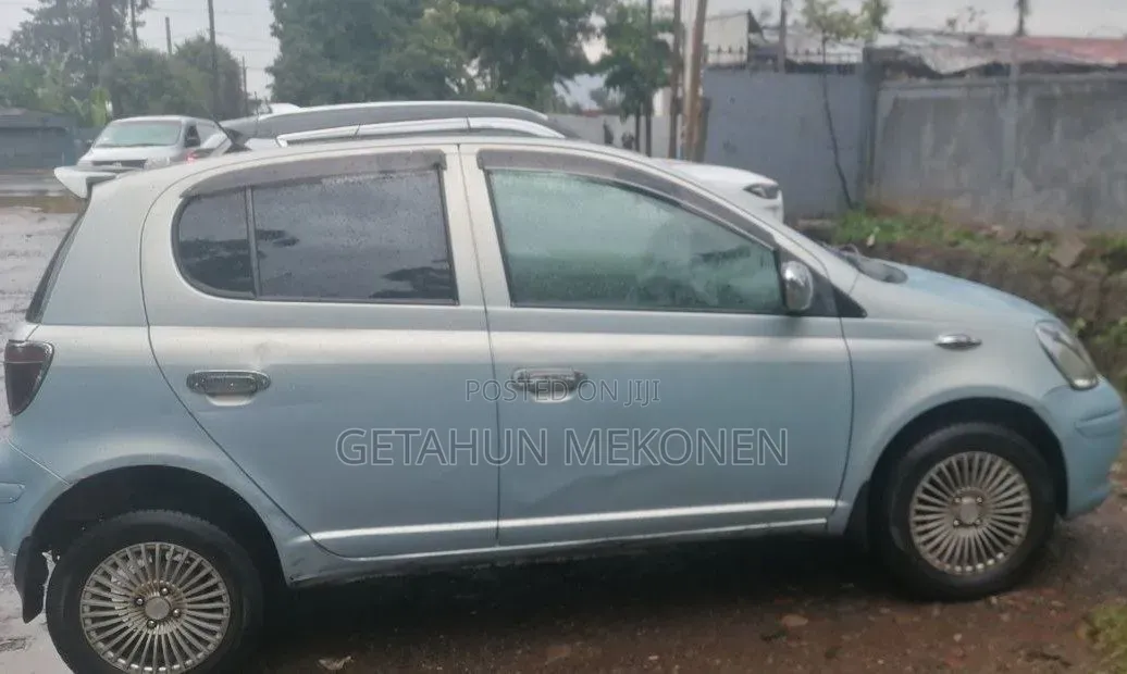 Toyota Vitz 2004 Blue