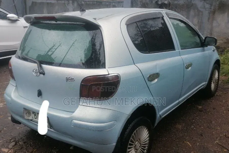 Toyota Vitz 2004 Blue