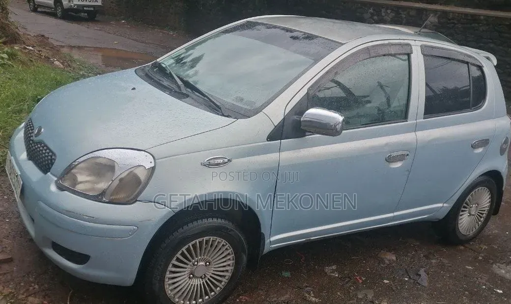 Toyota Vitz 2004 Blue