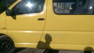 Toyota Hilux 2003 Yellow