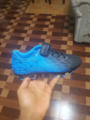 Brand New Brooman Kids Football Shoes / የልጆች ታኬታ (Size 32)