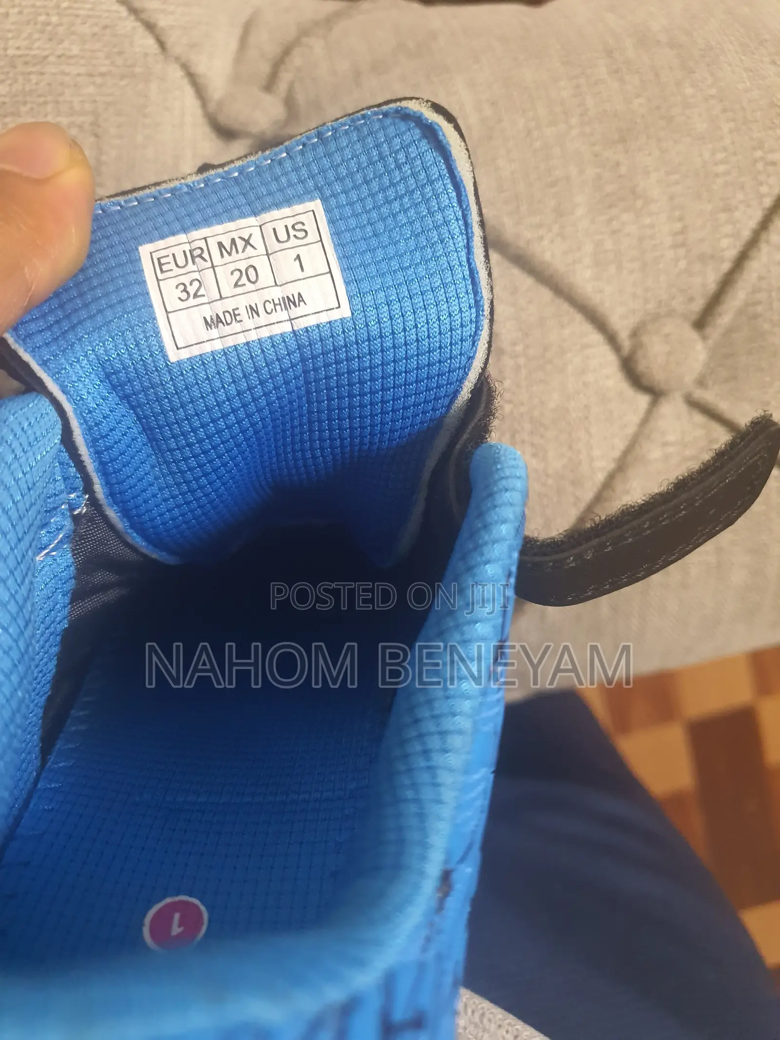 Brand New Brooman Kids Football Shoes / የልጆች ታኬታ (Size 32)