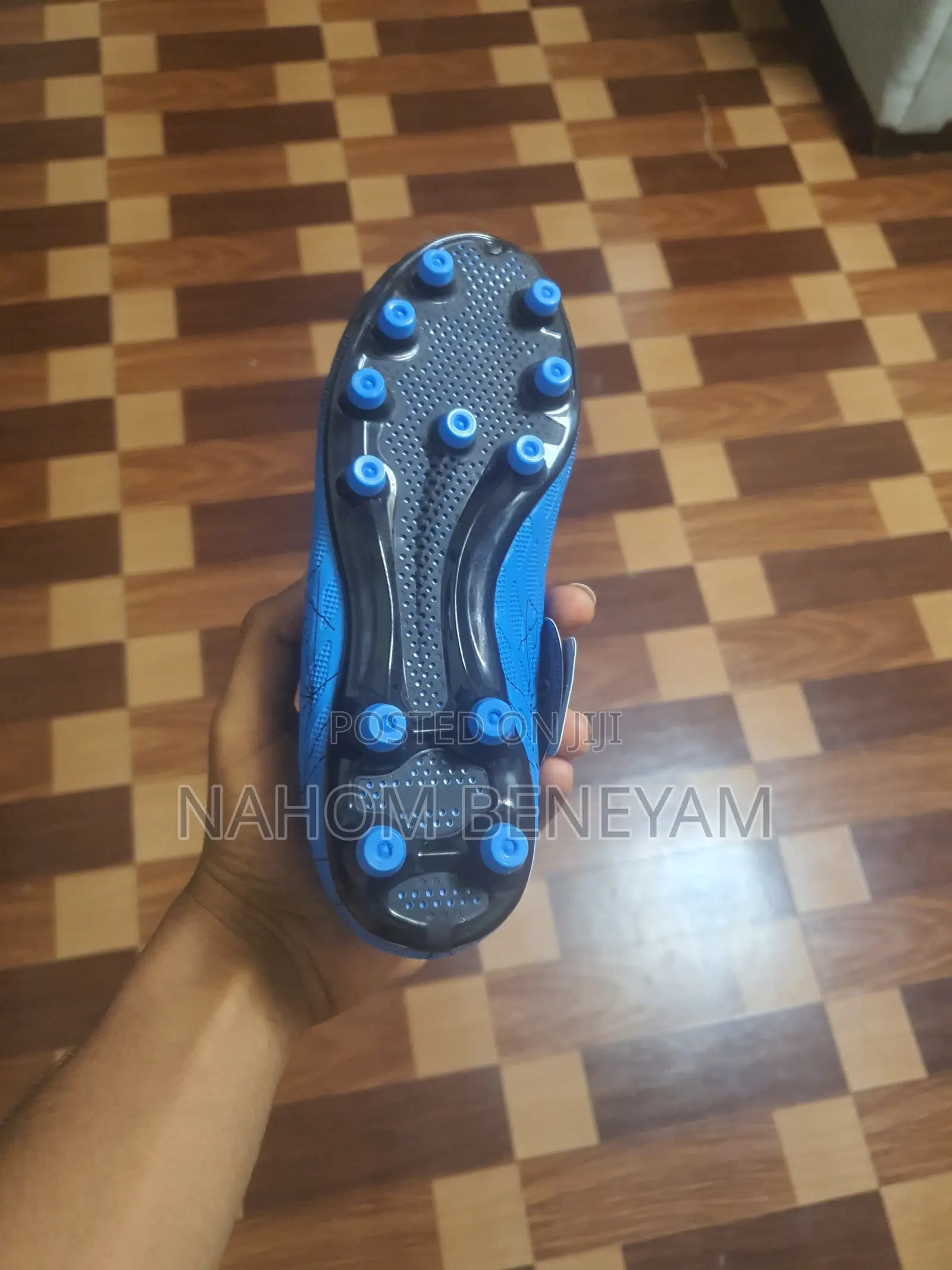 Brand New Brooman Kids Football Shoes / የልጆች ታኬታ (Size 32)
