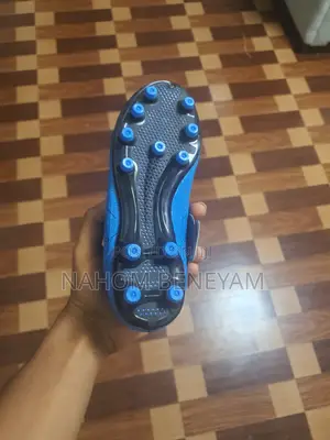Brand New Brooman Kids Football Shoes / የልጆች ታኬታ (Size 32)