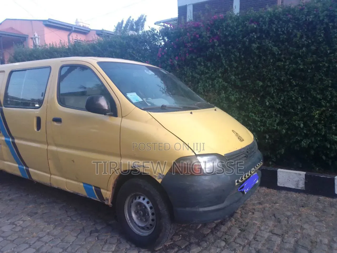 Toyota Hilux 2003 Yellow