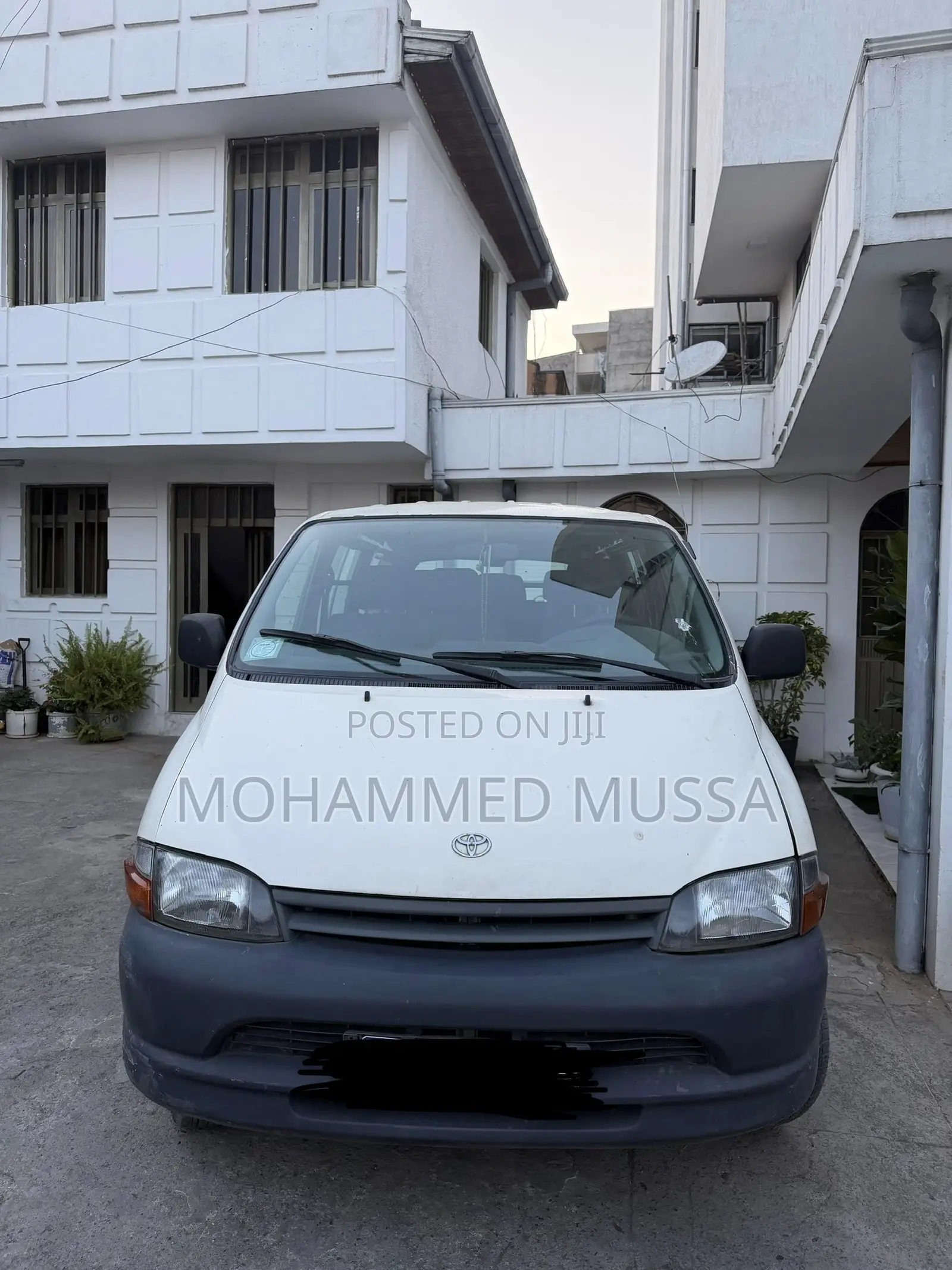 Toyota Grand HiAce 2000 White