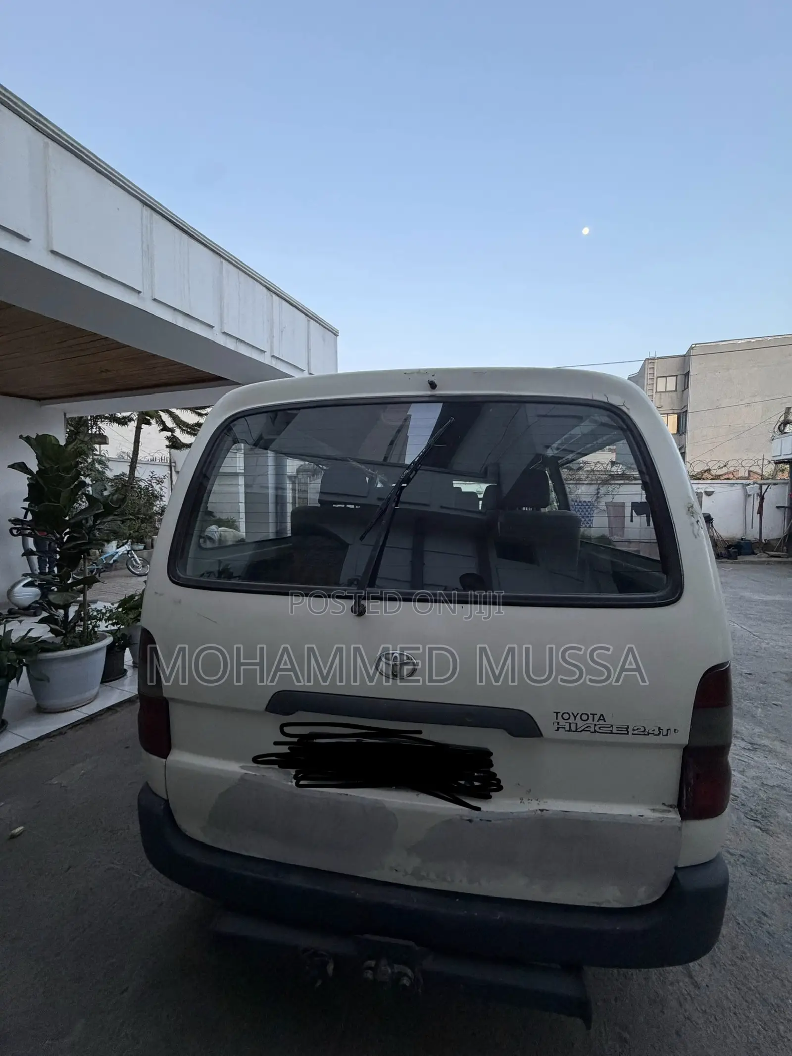 Toyota Grand HiAce 2000 White