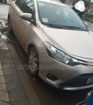 Toyota Yaris 2014 Gold