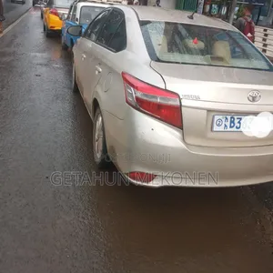 Toyota Yaris 2014 Gold