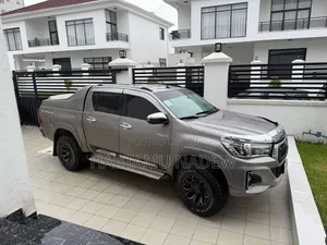 Toyota Hilux 2018 Silver
