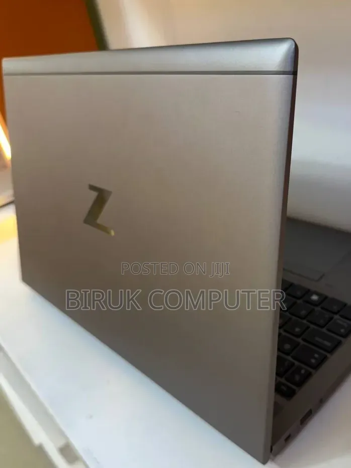 New Laptop HP ZBook Firefly 15 G7 16GB Intel Core i7 SSD 512GB