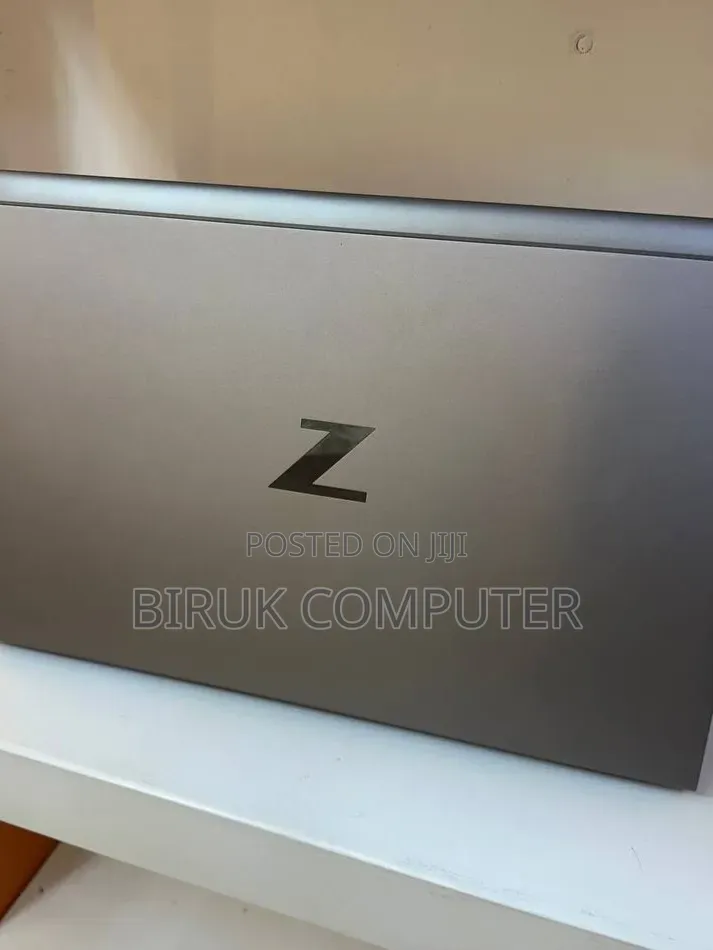 New Laptop HP ZBook Firefly 15 G7 16GB Intel Core i7 SSD 512GB