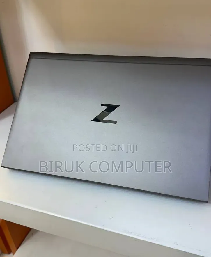 New Laptop HP ZBook Firefly 15 G7 16GB Intel Core i7 SSD 512GB