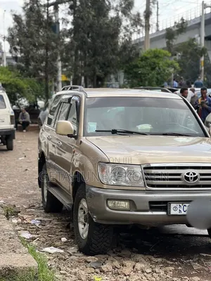 Toyota Land Cruiser 2006 Gold