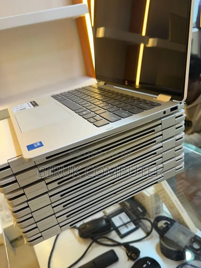 New Laptop HP OmniBook 5 14" 16GB Intel Core 7 SSD 512GB