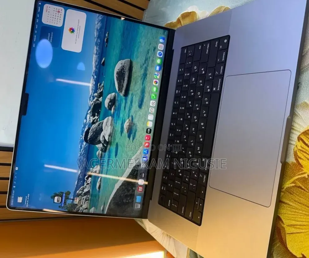 New Laptop Apple MacBook Pro 2021 M1 16GB AMD A10 SSD 512GB