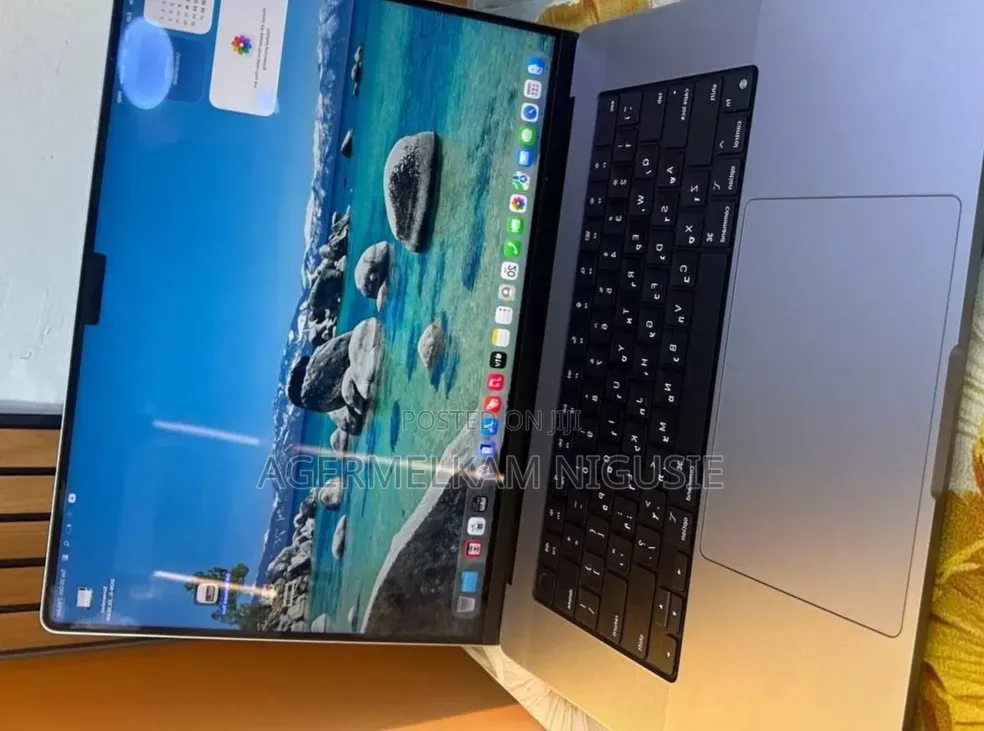 New Laptop Apple MacBook Pro 2021 M1 16GB AMD A10 SSD 512GB