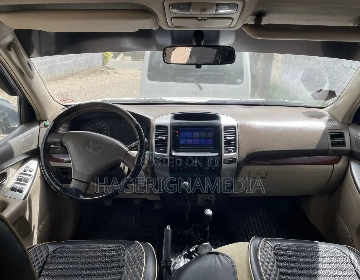 Toyota Land Cruiser Prado 2010 White