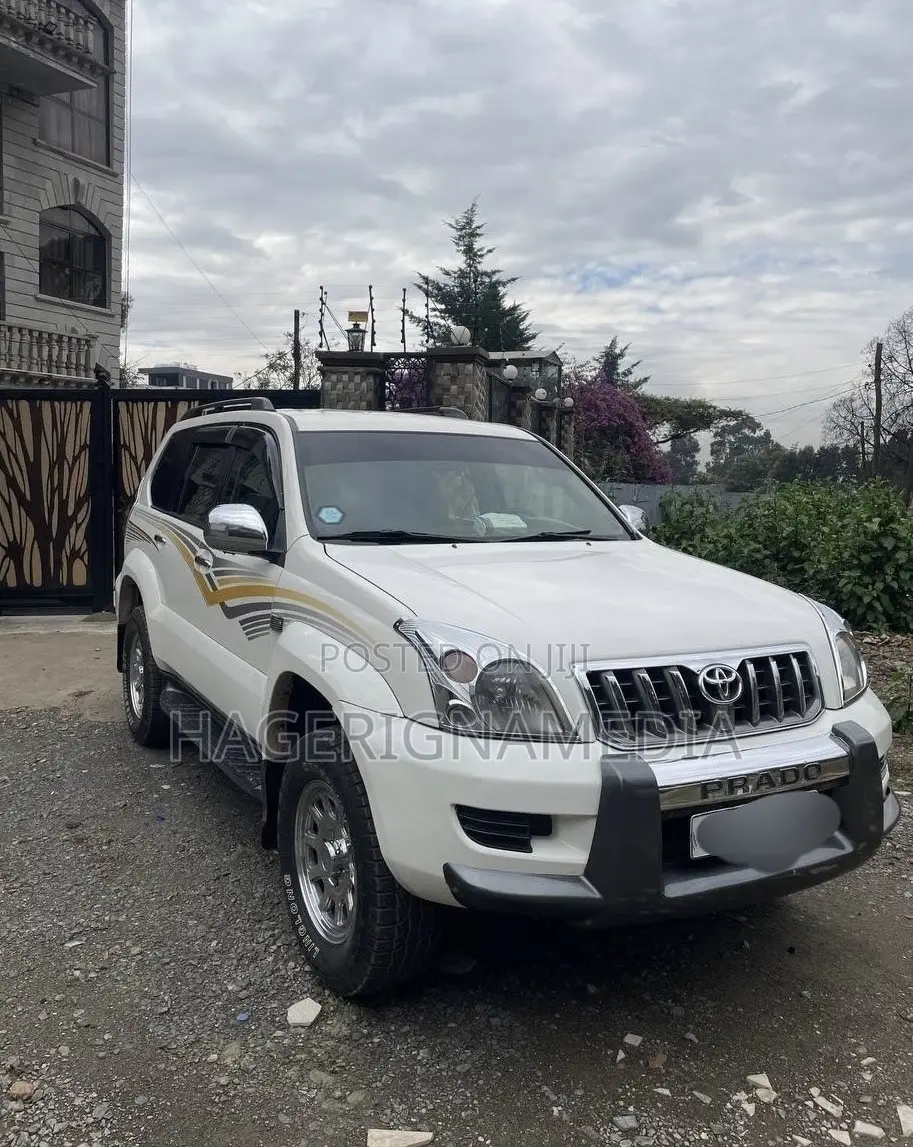 Toyota Land Cruiser Prado 2010 White