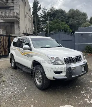 Toyota Land Cruiser Prado 2010 White