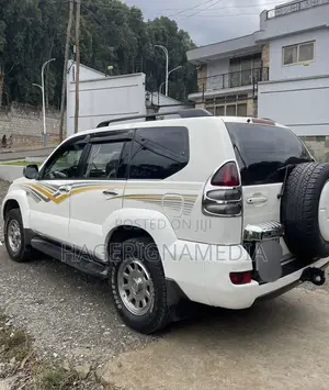 Toyota Land Cruiser Prado 2010 White
