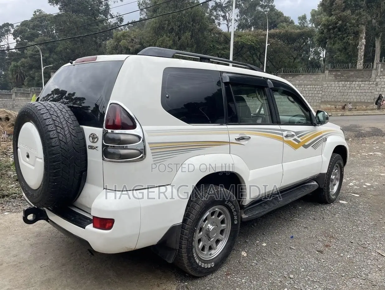Toyota Land Cruiser Prado 2010 White