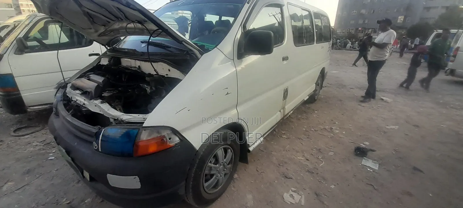 Toyota Grand HiAce 1999 White